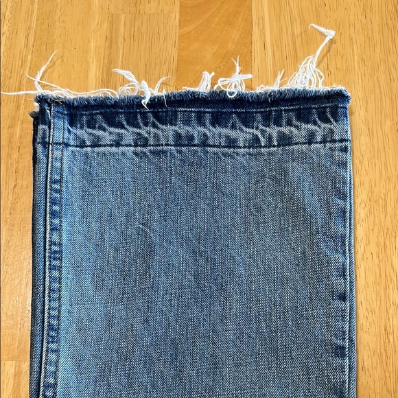 Free People Jeans Womens 24 Blue Button Fly Mid Rise Whiskered Denim Capri Pants - Picture 2 of 5